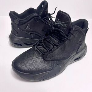 NEW  JORDAN MAX AURA 4 (GS) Men’s / Youth Size 7. All black all leather hightop